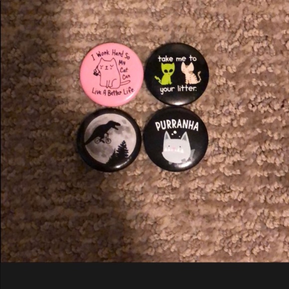 12 Pin Back Buttons - Picture 3 of 3